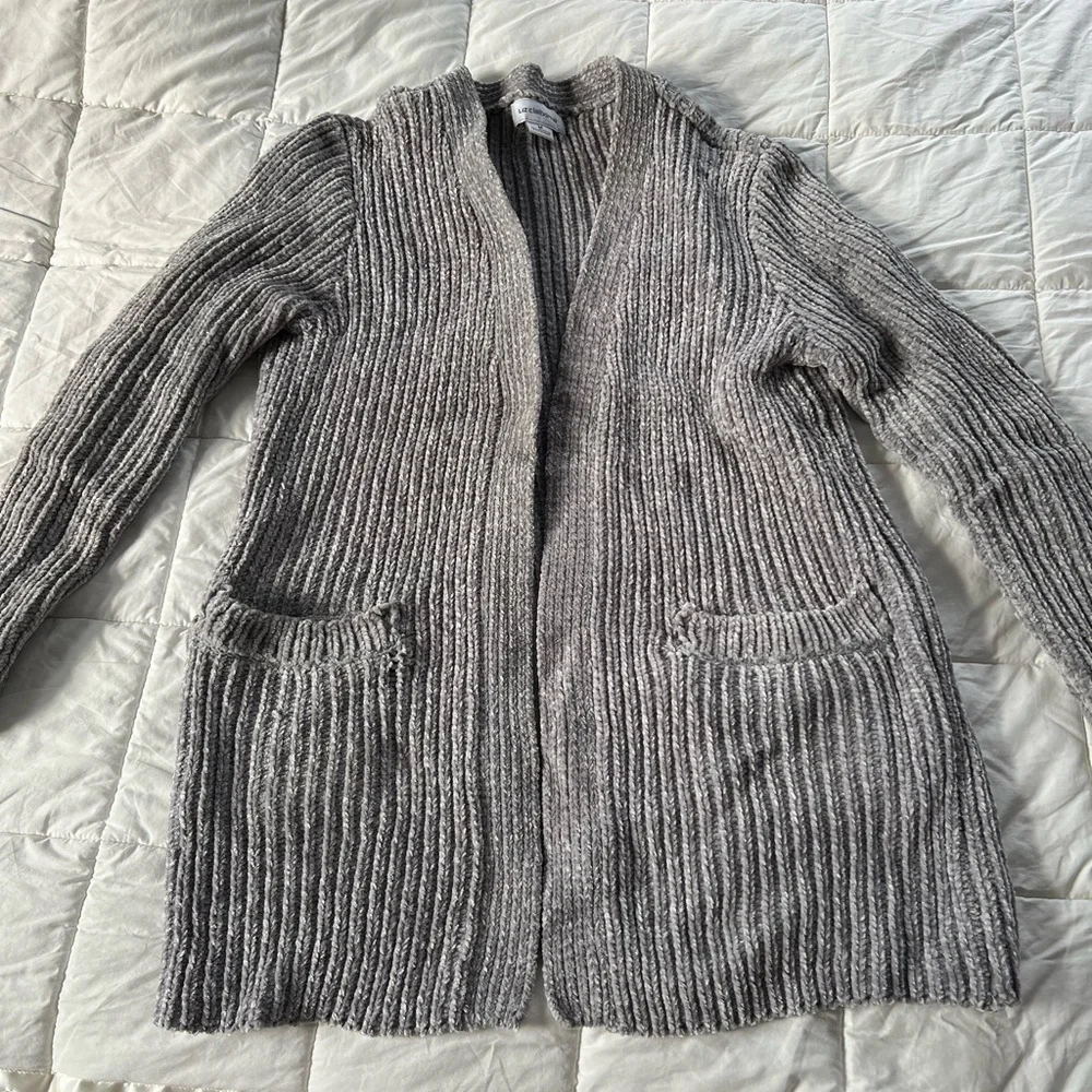 Liz Claiborne Size Medium Chenille Sweater. Very good used condition. Gray color - Picture 2 of 3